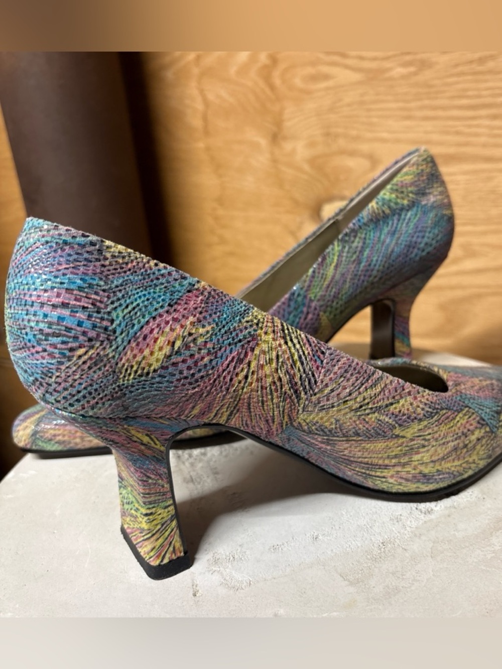 Vintage Multicolor Patterned Women's Mid-Heel Pumps